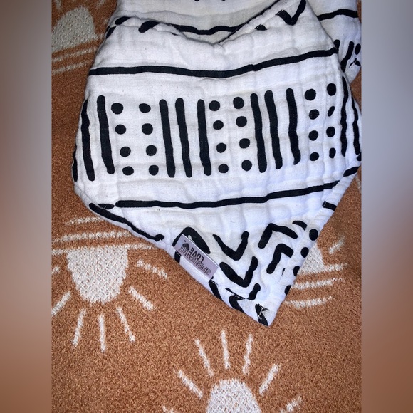 SpearmintLOVE Muslin Bibs-Set of 3 - Picture 3 of 3